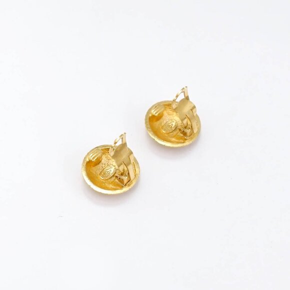 CHANEL CC Logos Round Clip-On Earrings Gold Tone 96P Auth #24031 - Picture 4 of 6